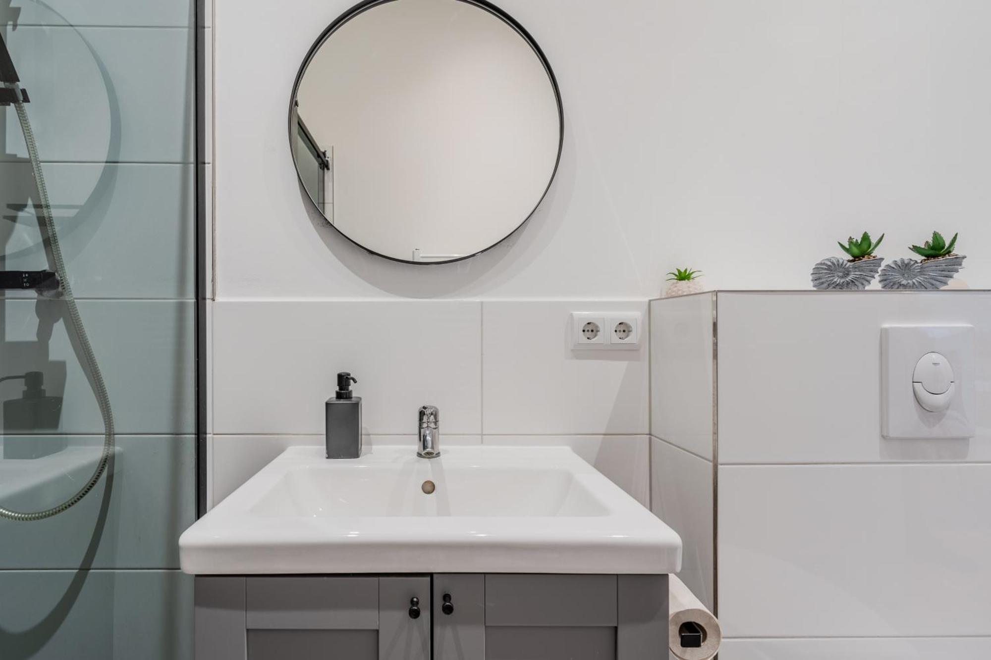 Spacious, 3 Flat With Gym & Play Area Berlino